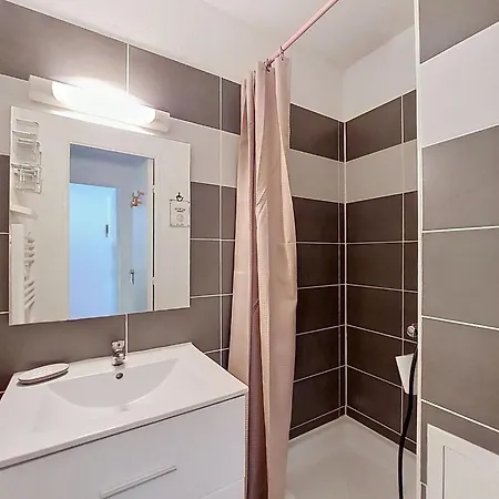 Les Jardins De L'ocean-44 By Interhome Appartement
