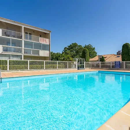 Apartment Les Jardins De L'ocean-44 By Interhome *