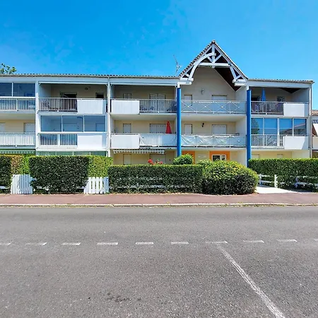 Apartment Les Jardins De L'ocean-44 By Interhome *